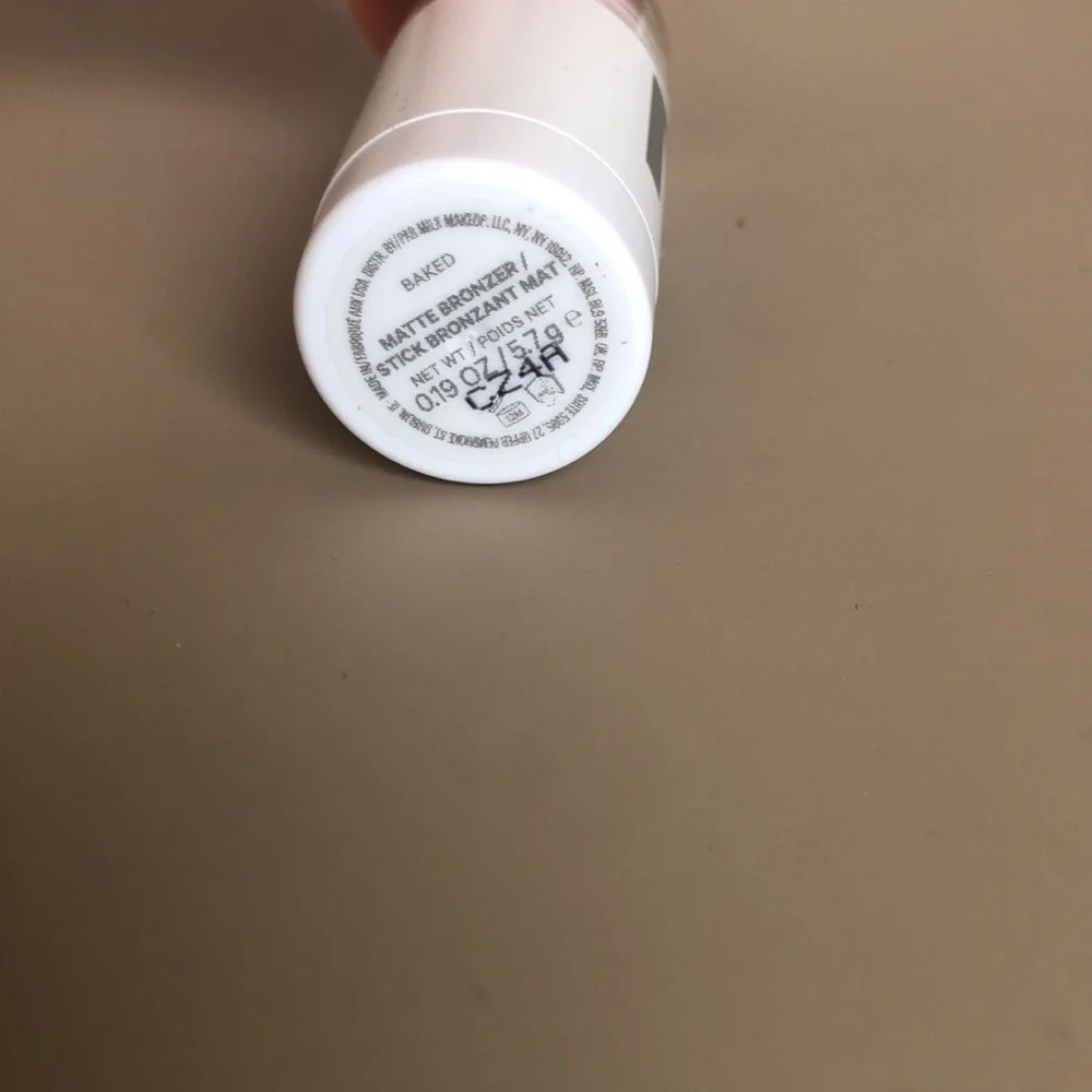 ❤️$12 NWT Milk Makeup 